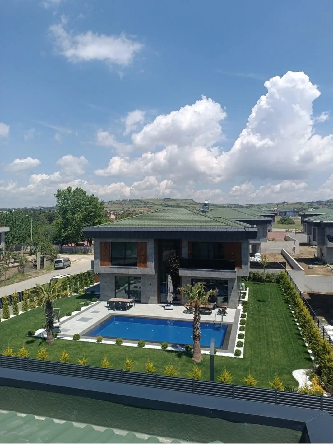 Baş Kenet Çatı Hakkında